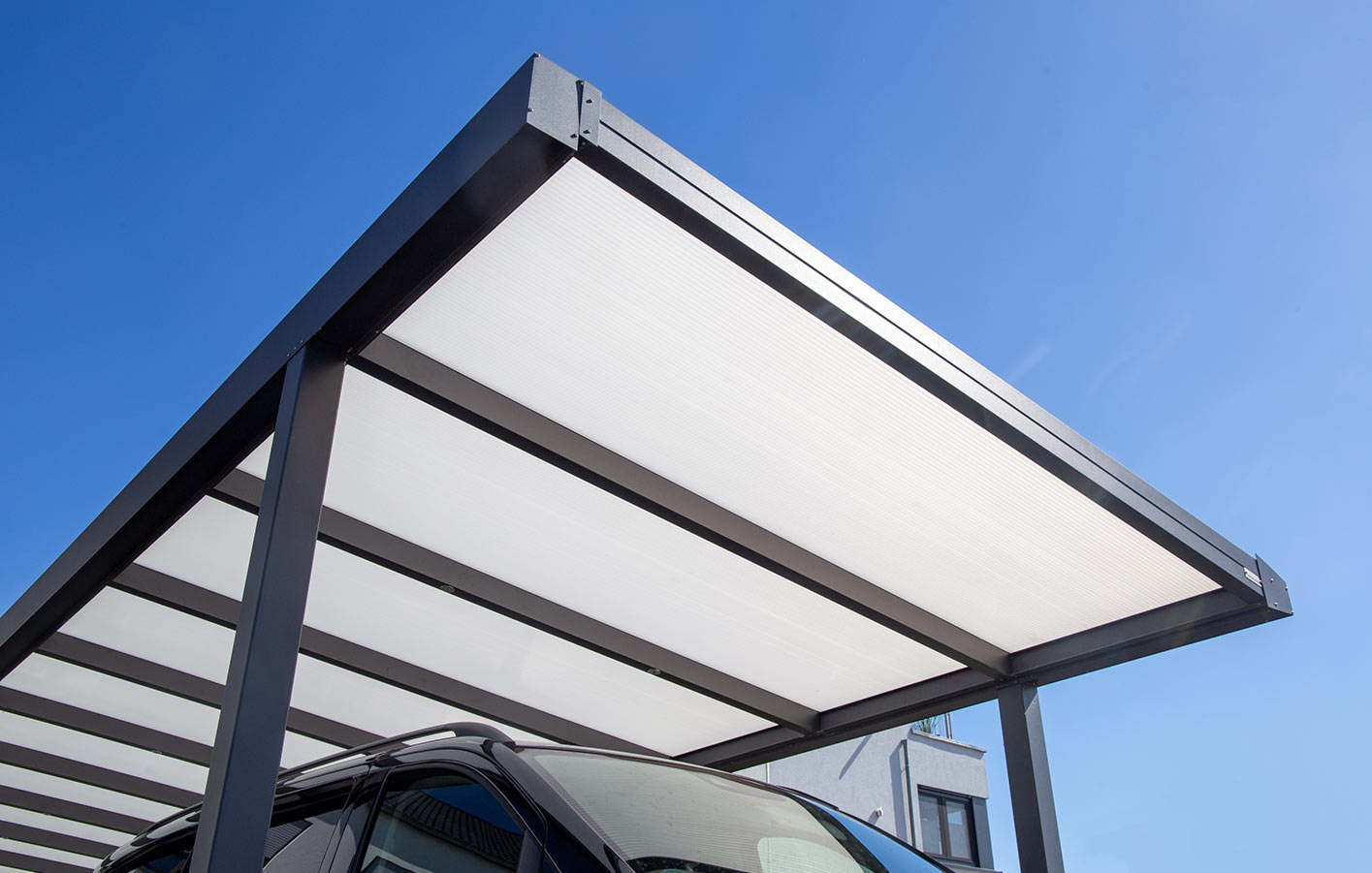 modernes Alu-Carport